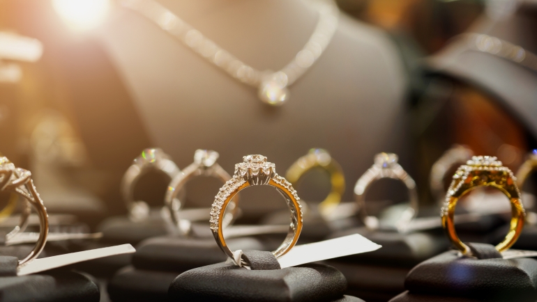 IBM introduit un blockchain pour vérifier la chaîne d’approvisionnement de bijoux