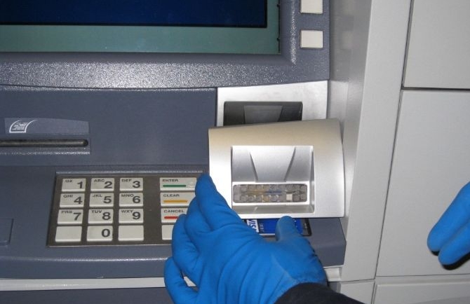 Un nouveau système de fraude ATM dangereux attaque simultanément les deux fronts