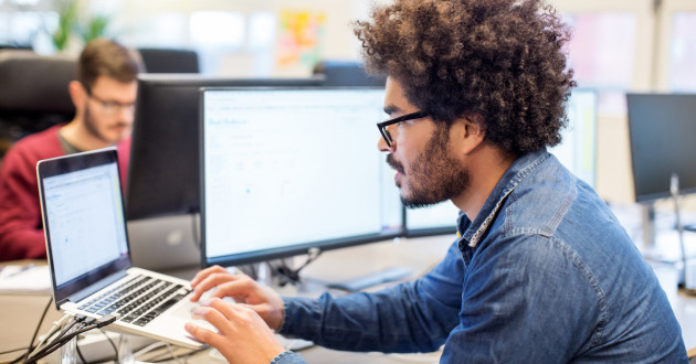 En quoi auriez-vous confiance pour protéger votre entreprise ? Les humains ou l’IA de la cybersécurité ?
