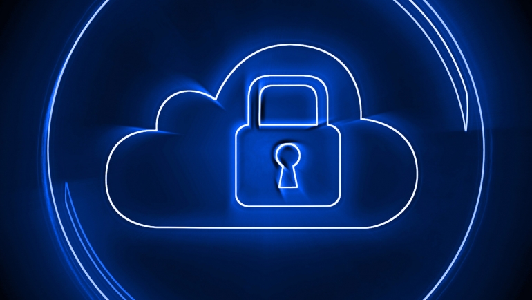 Comment la mise en œuvre de Cloud Identity peut améliorer la sécurité et la confidentialité des données?